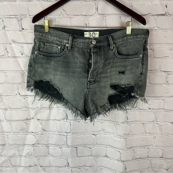 free people We The Free Gray Distressed Jean Shorts sz 30 boho western festival - Picture 1 of 11